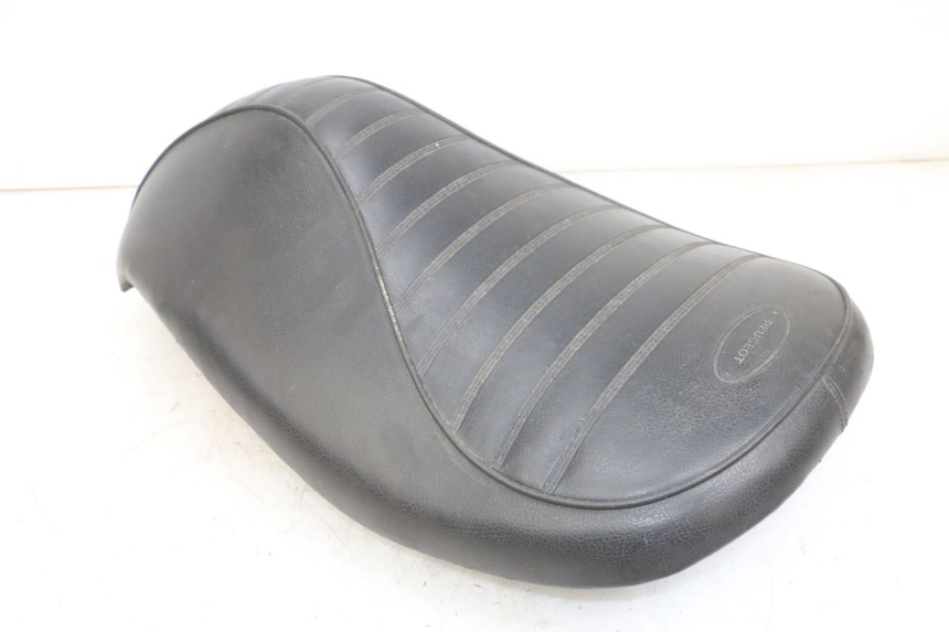 photo de SELLE PEUGEOT DJANGO 4T 50 (2014 - 2019) - Détails caractéristiques