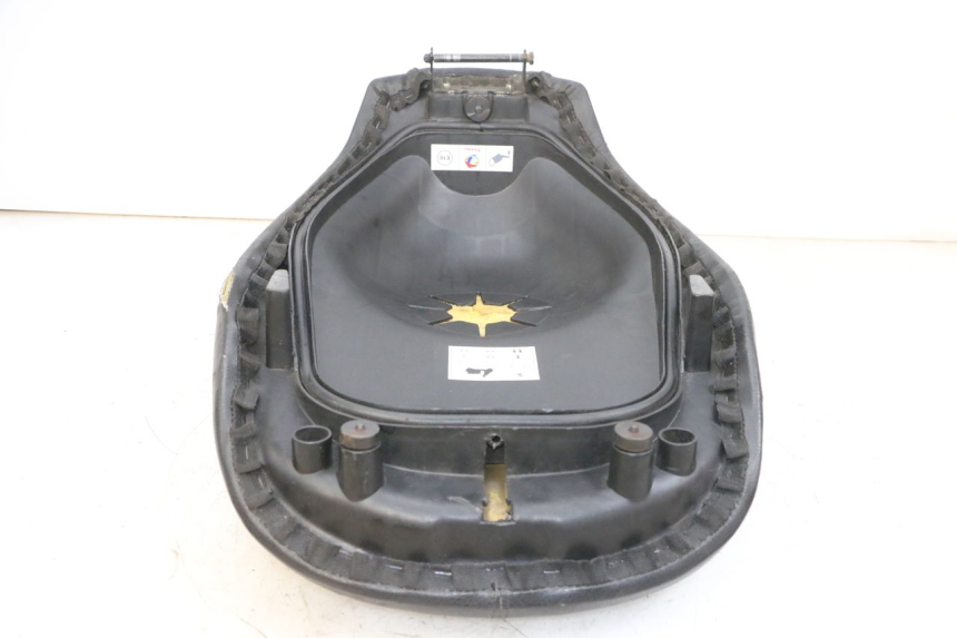 photo de SELLE PEUGEOT DJANGO 4T 50 (2014 - 2019) - Gros plan technique