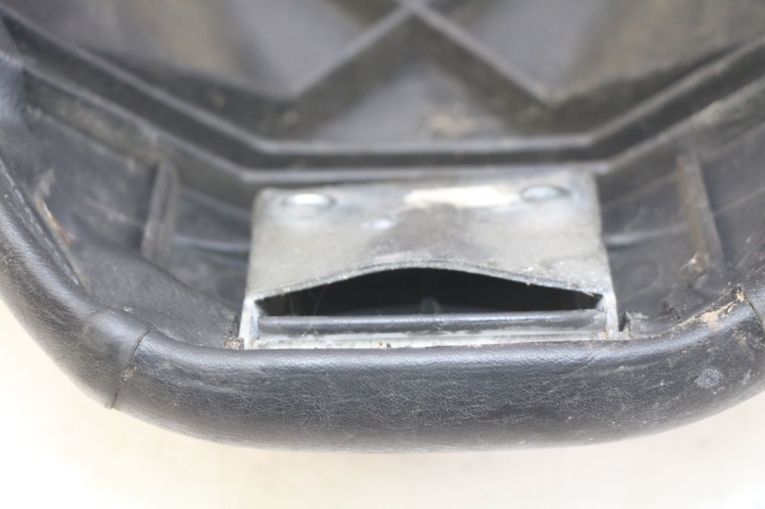 photo de SELLE PEUGEOT ELYSEO 125 (1999 - 2004) - Détails caractéristiques