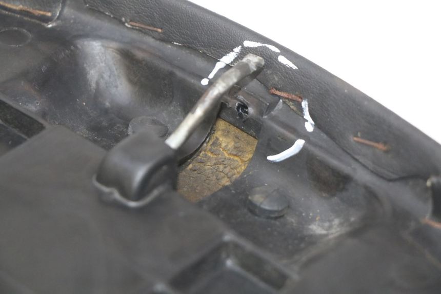 photo de SELLE PEUGEOT ELYSEO 125 (1999 - 2004) - Focus structure