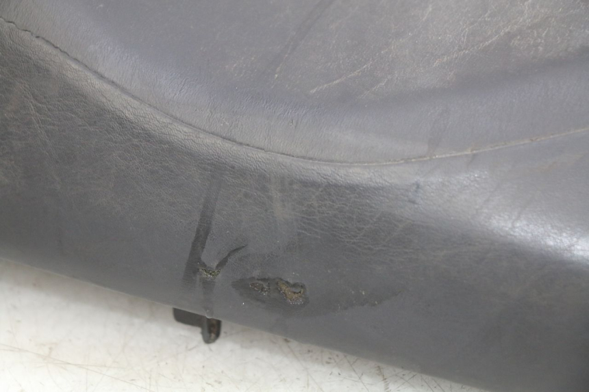 photo de SELLE PEUGEOT ELYSEO 125 (1999 - 2004) - Marquages et références