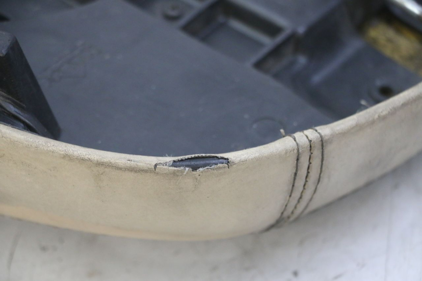 photo de SELLE PEUGEOT ELYSEO 125 (1999 - 2004) - Détails caractéristiques