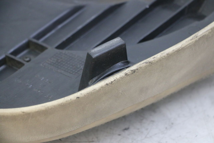 photo de SELLE PEUGEOT ELYSEO 125 (1999 - 2004) - Vue rapprochée