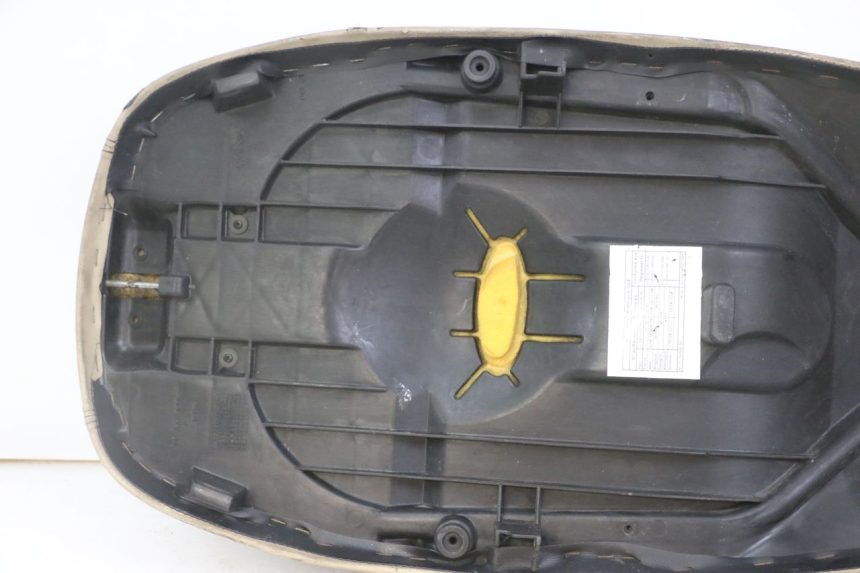 photo de SELLE PEUGEOT ELYSEO 125 (1999 - 2004) - Photo complémentaire