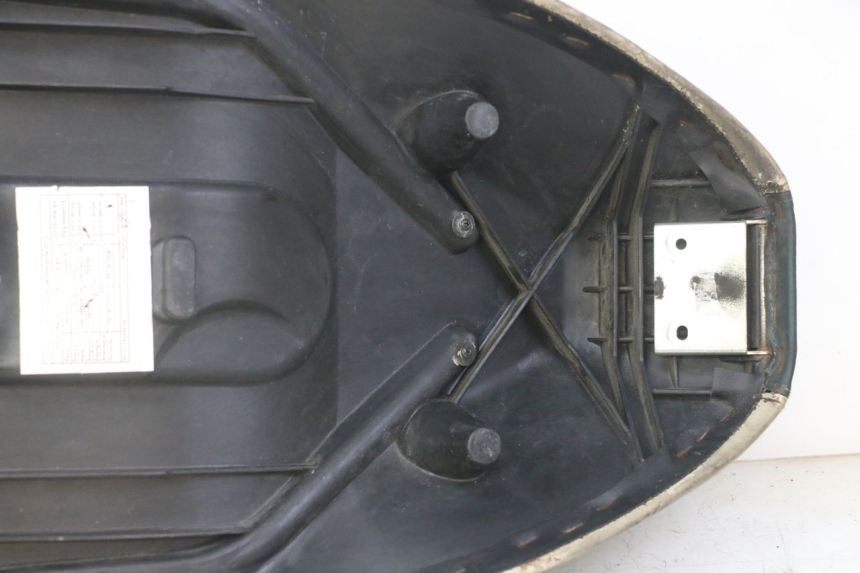 photo de SELLE PEUGEOT ELYSEO 125 (1999 - 2004) - Inspection visuelle