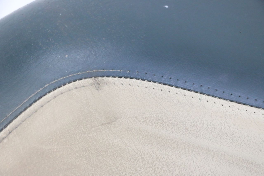 photo de SELLE PEUGEOT ELYSEO 125 (1999 - 2004) - Zoom état d’usage