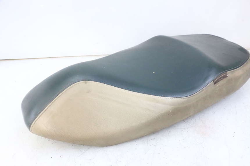 photo de SELLE PEUGEOT ELYSEO 125 (1999 - 2004) - Autre angle de vue