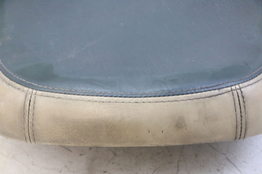 photo de SELLE PEUGEOT ELYSEO 125 (1999 - 2004) - Vue d’ensemble