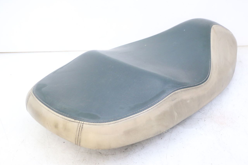 photo de SELLE PEUGEOT ELYSEO 125 (1999 - 2004) - Points de fixation