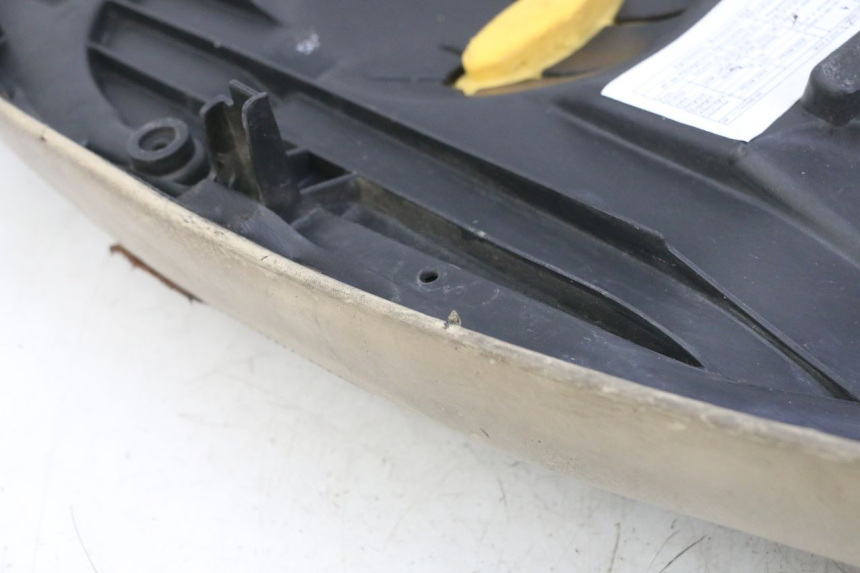 photo de SELLE PEUGEOT ELYSEO 125 (1999 - 2004) - État de surface