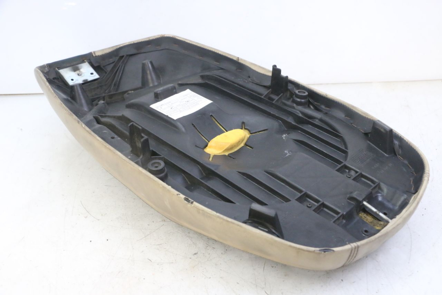 photo de SELLE PEUGEOT ELYSEO 125 (1999 - 2004) - Marquages et références