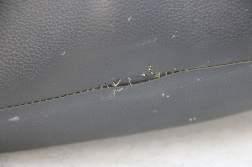 photo de SELLE PEUGEOT ELYSEO 125 (1999 - 2004) - Focus structure