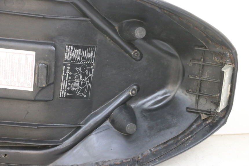 photo de SELLE PEUGEOT ELYSEO 125 (1999 - 2004) - Vue d’ensemble