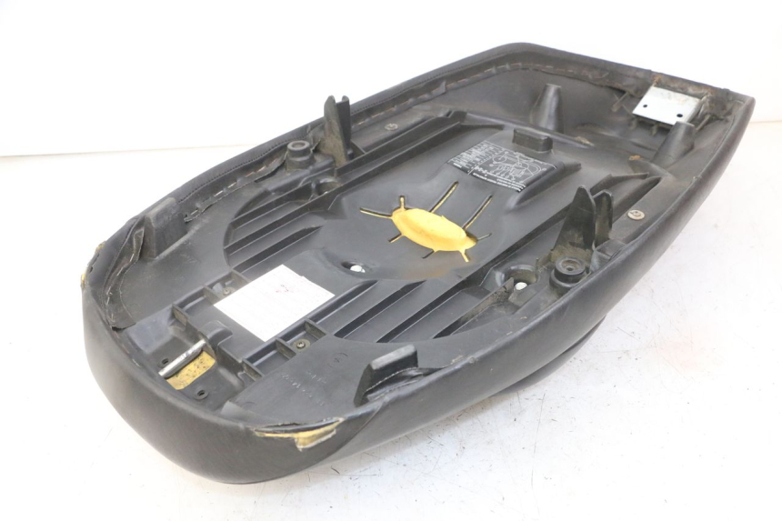 photo de SELLE PEUGEOT ELYSTAR 125 (2002 - 2007) - État de surface