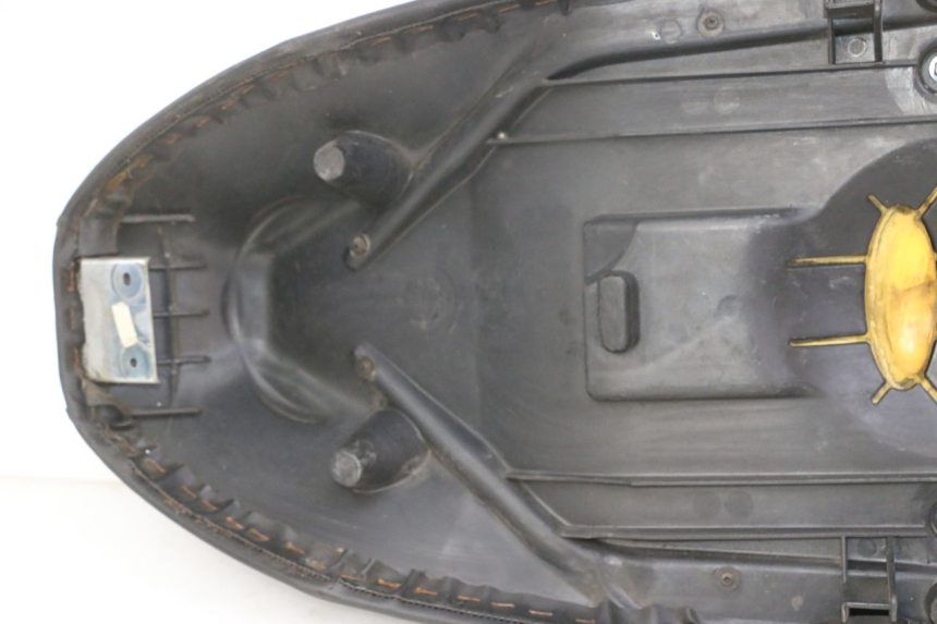 photo de SELLE PEUGEOT ELYSTAR 50 (2002 - 2014) - Gros plan technique