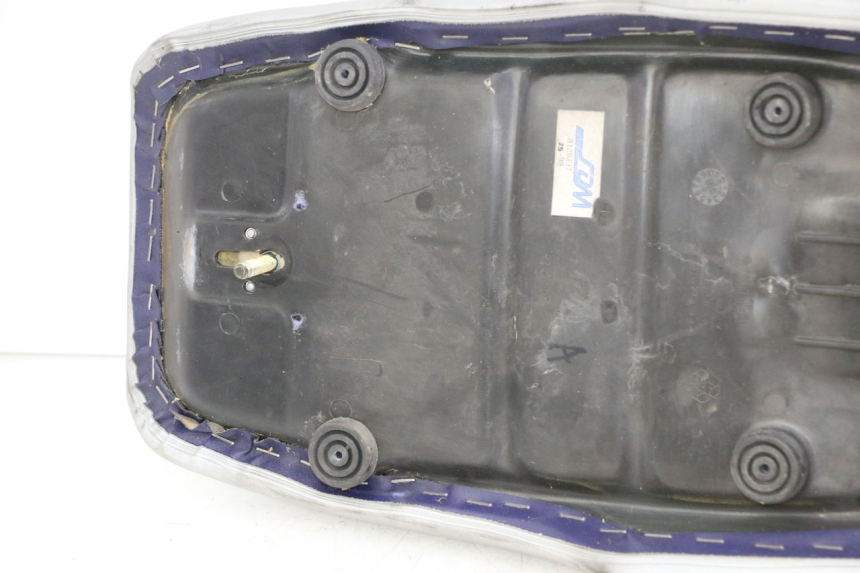 photo de SELLE APRILIA ETX 125 (1998 - 2002) - Points de fixation