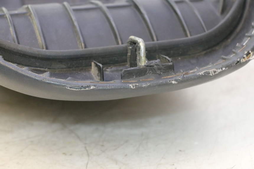 photo de SELLE HONDA FES PANTHEON 2T 125 (1998 - 2002) - État de surface