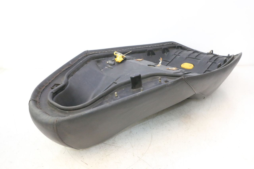photo de SELLE HONDA FES PANTHEON 2T 125 (1998 - 2002) - Marquages et références