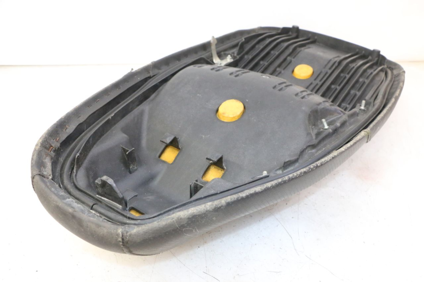 photo de SELLE HONDA FES S-WING SWING ABS 125 (2007 - 2015) - Vue rapprochée