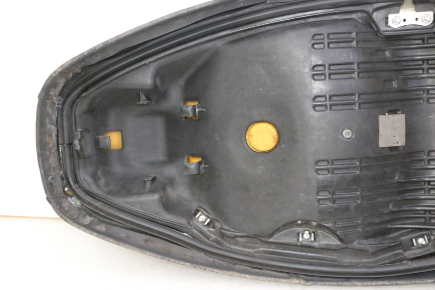 photo de SELLE HONDA FES S-WING SWING ABS 125 (2007 - 2015) - Photo complémentaire