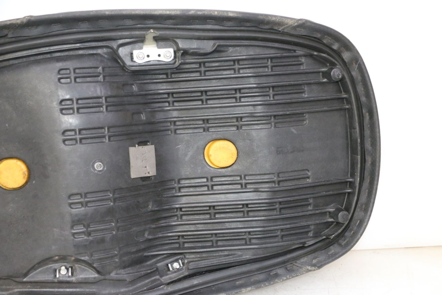 photo de SELLE HONDA FES S-WING SWING ABS 125 (2007 - 2015) - Inspection visuelle