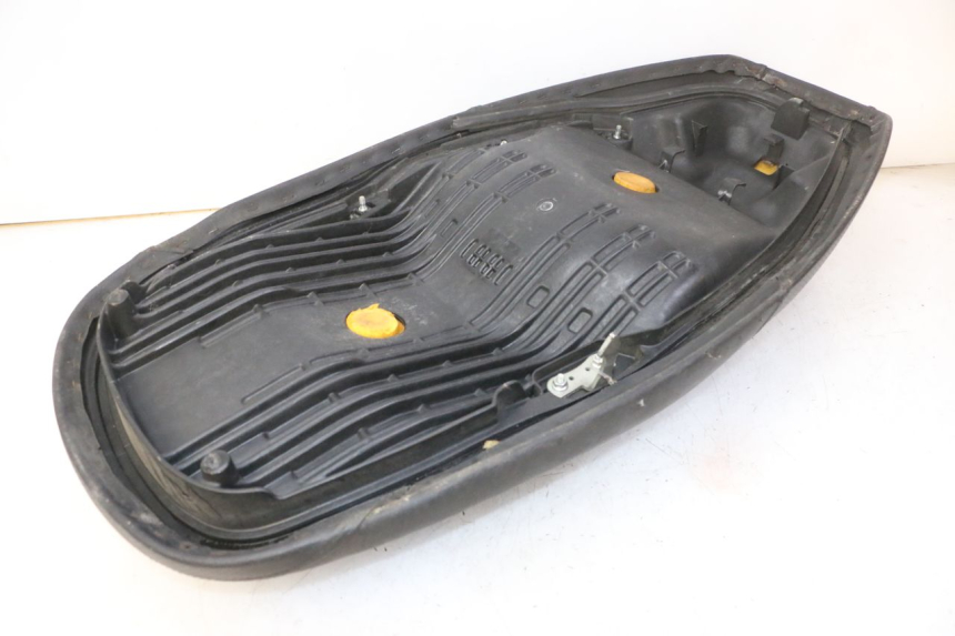 photo de SELLE HONDA FES S-WING SWING ABS 125 (2007 - 2015) - Détail de la pièce