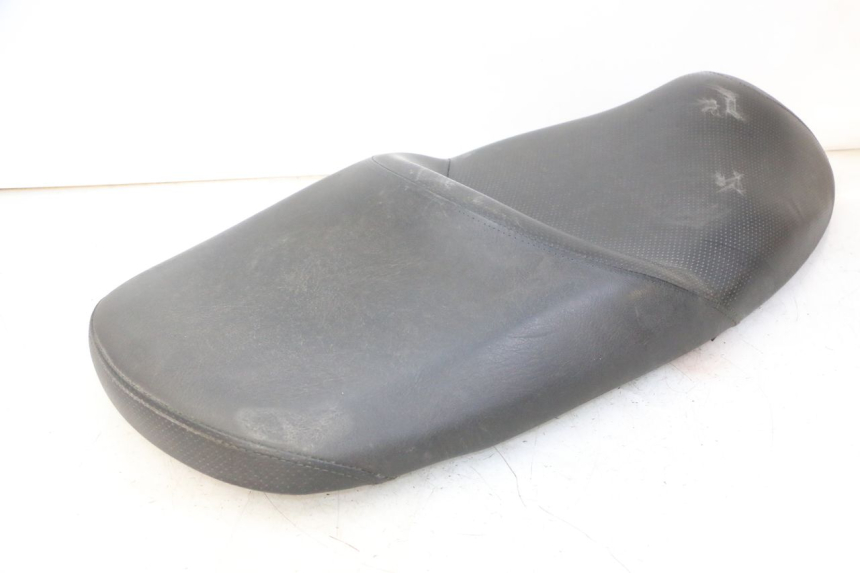 photo de SELLE HONDA FES S-WING SWING ABS 125 (2007 - 2015) - Vue rapprochée