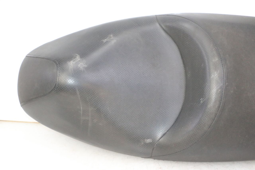 photo de SELLE HONDA FES S-WING SWING ABS 125 (2007 - 2015) - Détail de la pièce