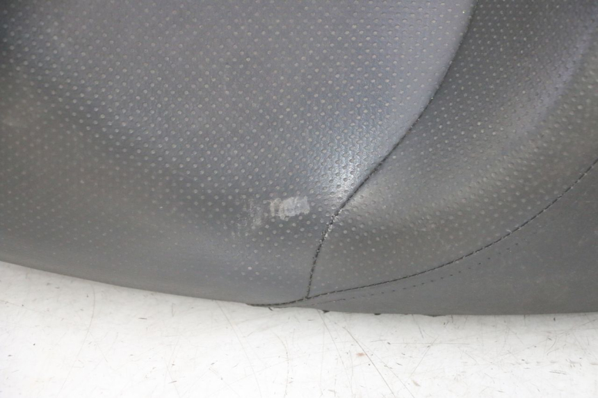 photo de SELLE HONDA FES S-WING SWING ABS 125 (2007 - 2015) - Gros plan technique