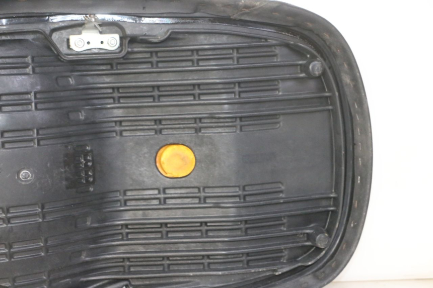 photo de SELLE HONDA FES S-WING SWING ABS 125 (2007 - 2015) - État de surface