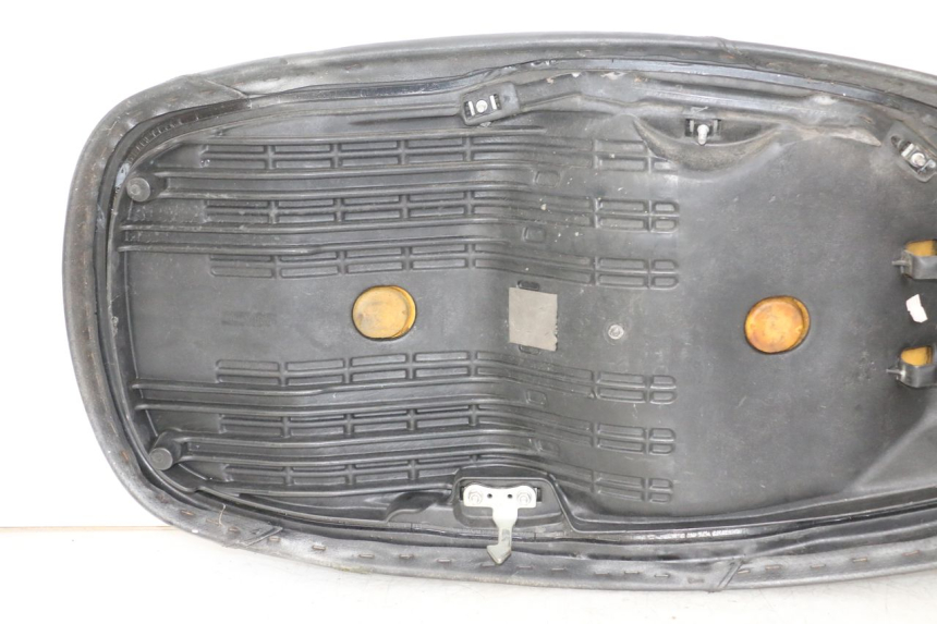 photo de SELLE HONDA FES S-WING SWING 125 (2007 - 2015) - Vue rapprochée