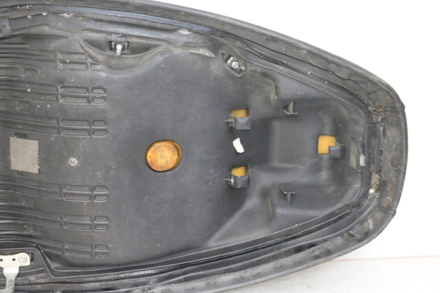 photo de SELLE HONDA FES S-WING SWING 125 (2007 - 2015) - Photo complémentaire