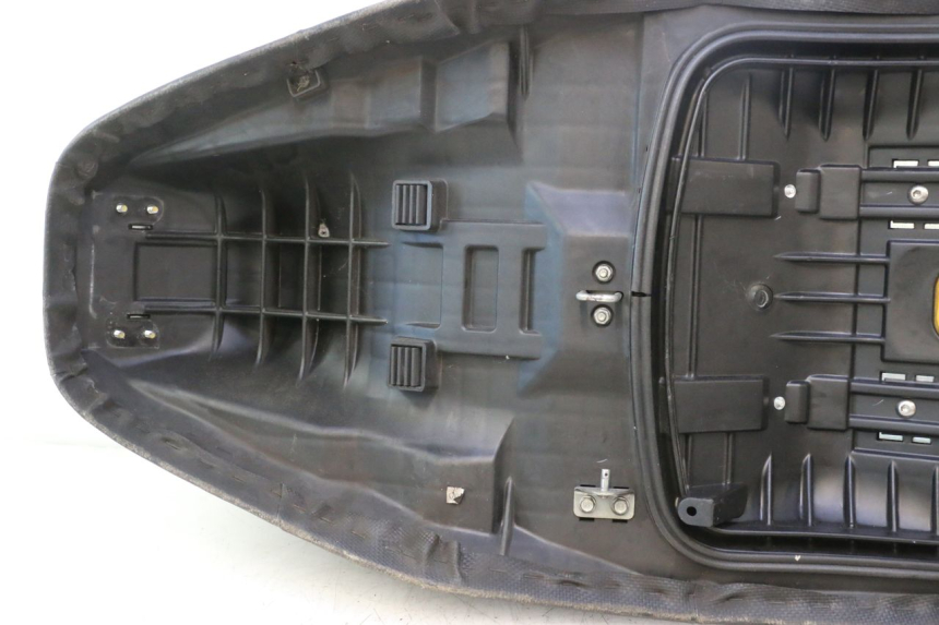 photo de SELLE HONDA FJS SILVER WING SILVERWING 400 (2005 - 2008) - Angle alternatif