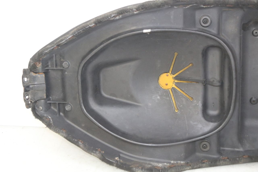 photo de SELLE PIAGGIO FLY 2T 50 (2004 - 2017) - Inspection visuelle