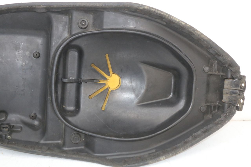 photo de SELLE PIAGGIO FLY 4T 50 (2004 - 2010) - Marquages et références