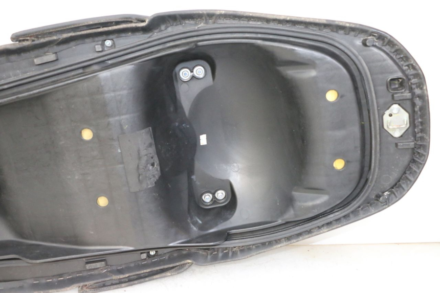 photo de SELLE HONDA FORZA ABS 300 (2013 - 2017) - Gros plan technique