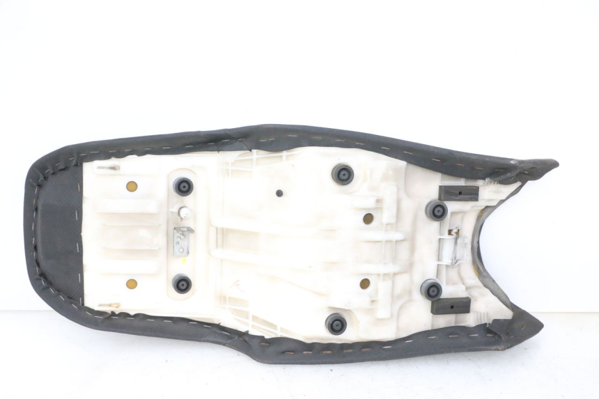 photo de SELLE YAMAHA FZ6 FAZER S2 600 (2007 - 2011) - Marquages et références