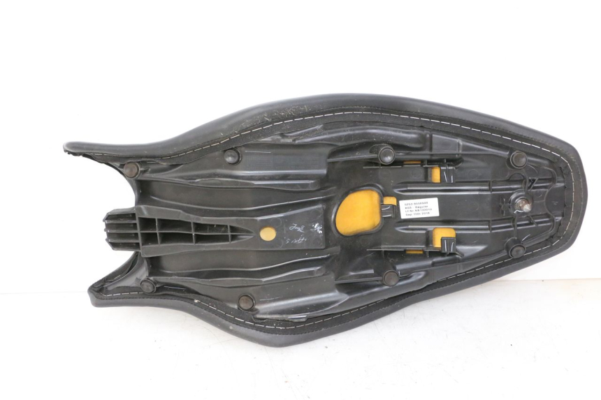 photo de SELLE BMW G310 R 310 (2016 - 2020) - Marquages et références