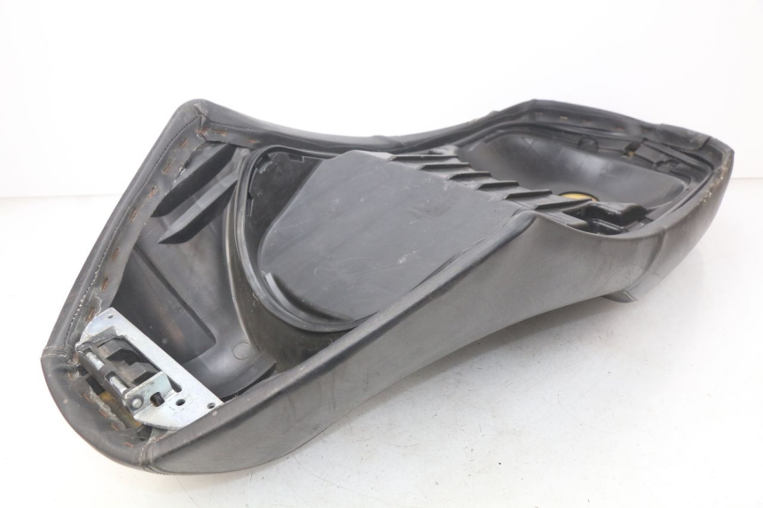 photo de SELLE PEUGEOT GEOPOLIS 400 (2007 - 2013) - Points de fixation