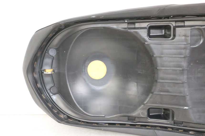 photo de SELLE PEUGEOT GEOPOLIS RS 125 (2007 - 2009) - Détails caractéristiques