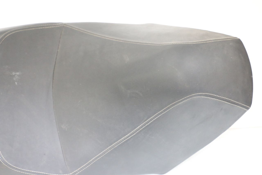 photo de SELLE PEUGEOT GEOPOLIS RS 125 (2007 - 2009) - Vue rapprochée