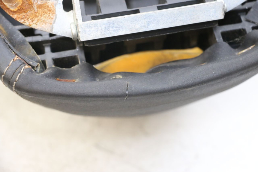 photo de SELLE PEUGEOT GEOPOLIS RS 125 (2007 - 2009) - État de surface