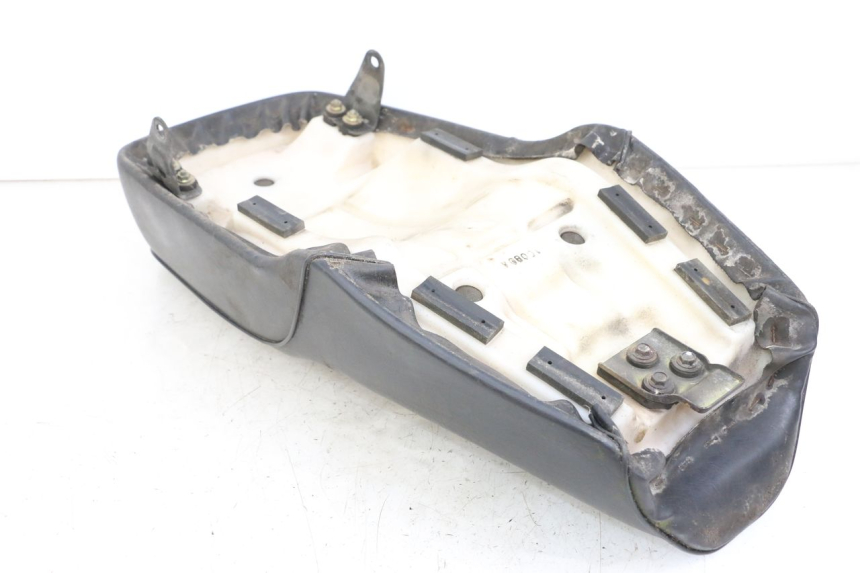 photo de SELLE SUZUKI GN 125 (1997 - 2000) - Autre angle de vue