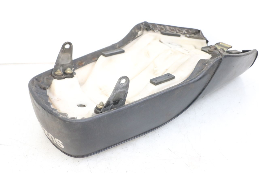 photo de SELLE SUZUKI GN 125 (1997 - 2000) - Gros plan technique