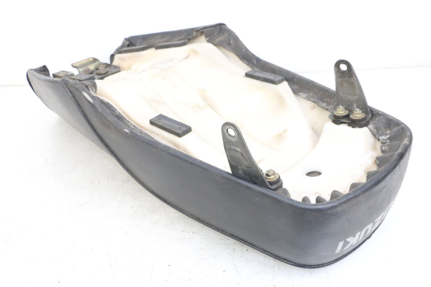 photo de SELLE SUZUKI GN 125 (1997 - 2000) - Vue d’ensemble