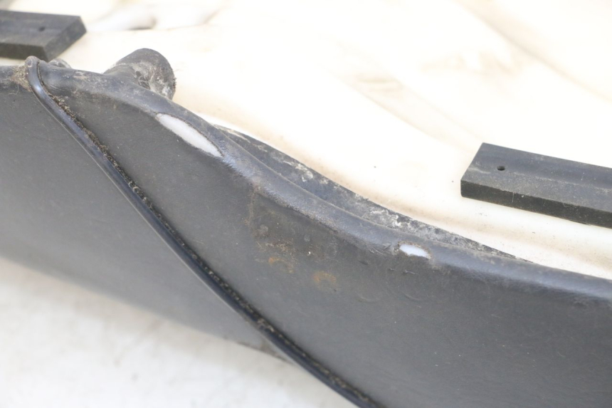 photo de SELLE SUZUKI GN 125 (1997 - 2000) - Points de fixation