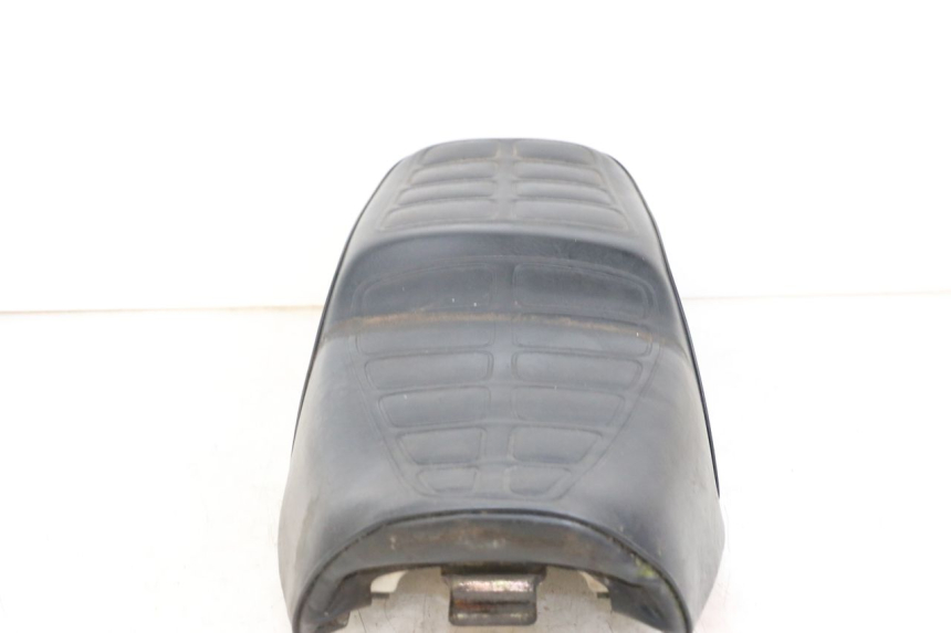 photo de SELLE SUZUKI GN 125 (1997 - 2000) - Marquages et références