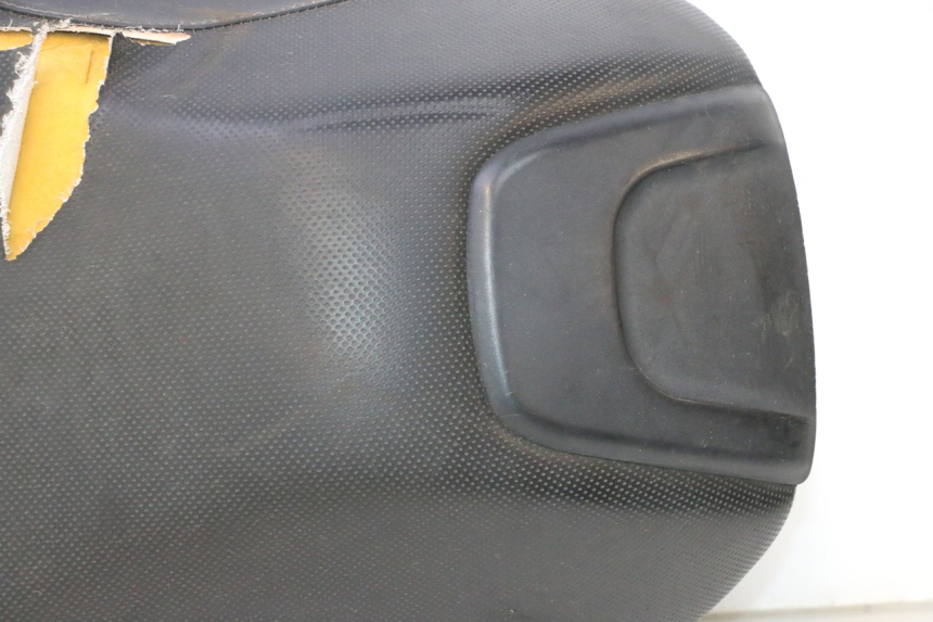 photo de SELLE GILERA GP 800 (2007 - 2013) - Détail de la pièce