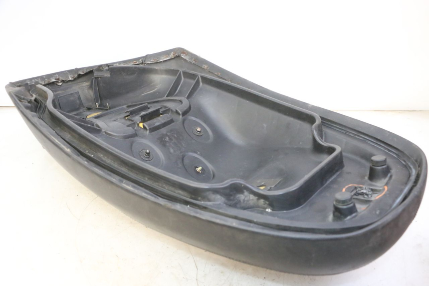 photo de SELLE KYMCO GRAND DINK 125 (2008 - 2014) - Détail de la pièce