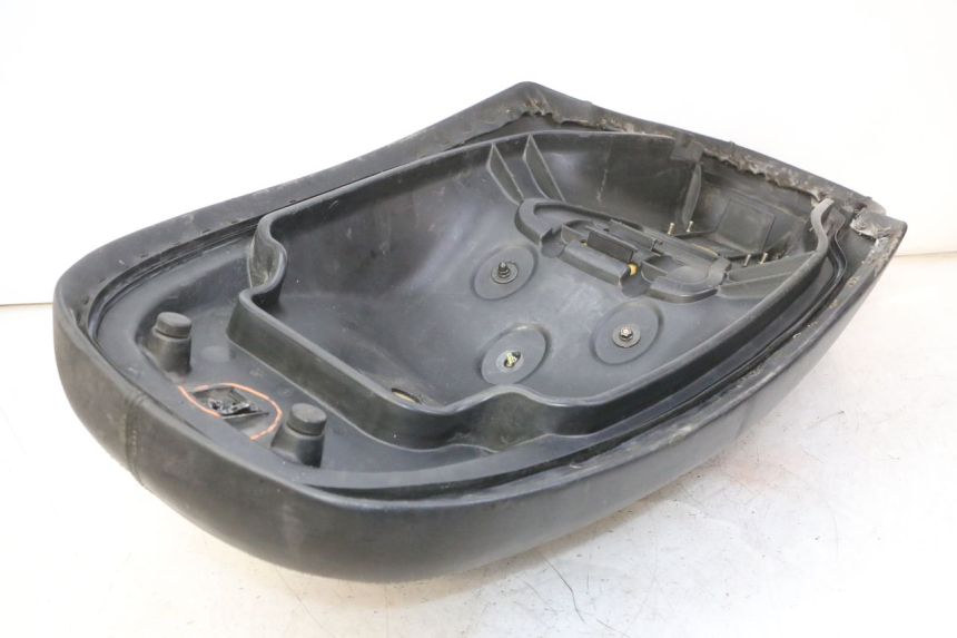 photo de SELLE KYMCO GRAND DINK 125 (2008 - 2014) - Gros plan technique